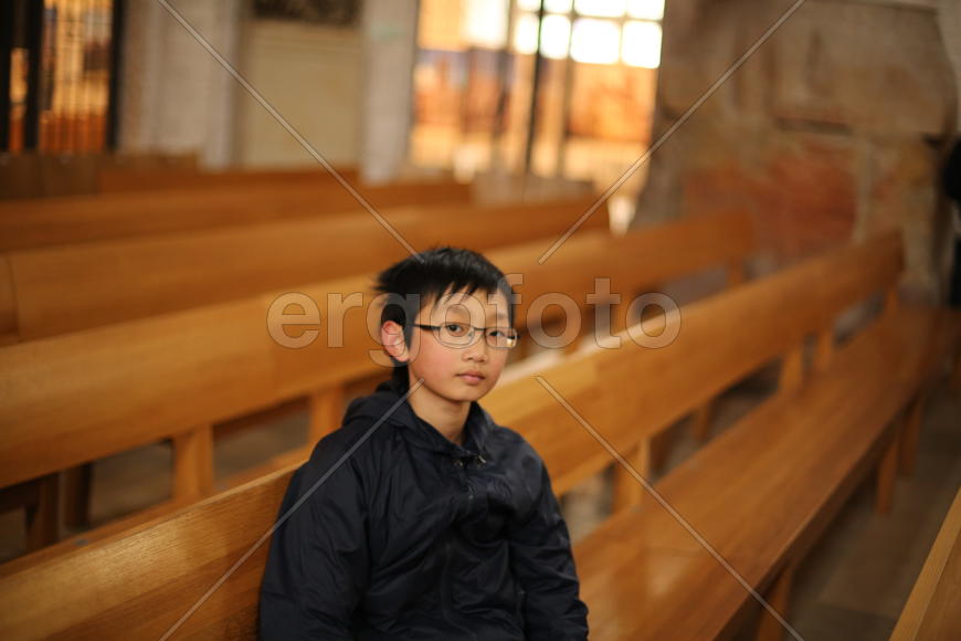 Мальчик в костеле