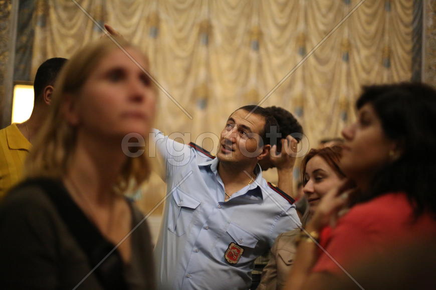 Охранник (экскурсовод) из Армении