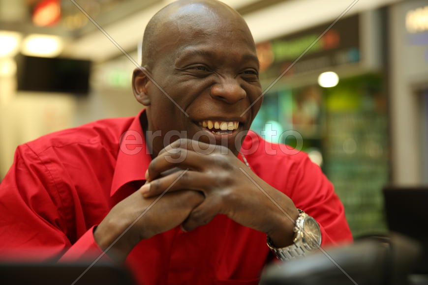 Продавец в пражском универмаге