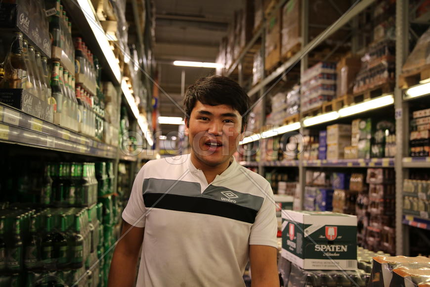 Продавец и грузчик в "METRO"