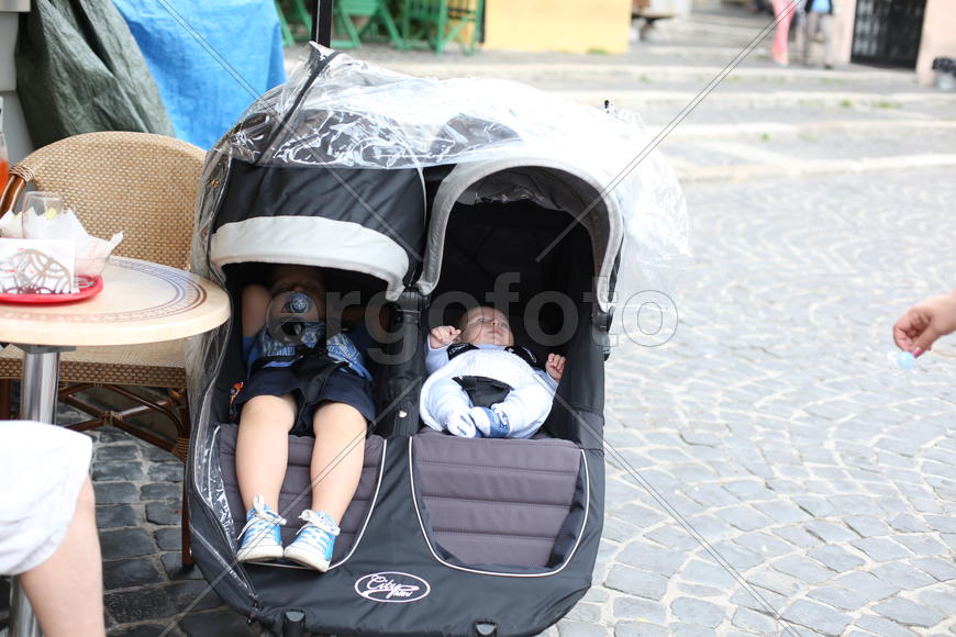 Нам хорошо в колясках