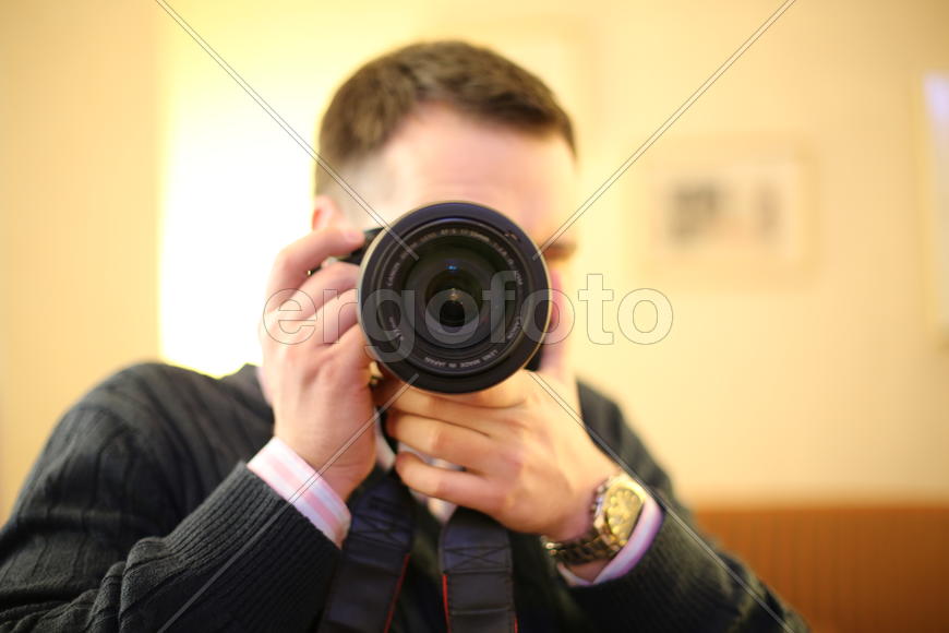 Фотограф на улице Праги