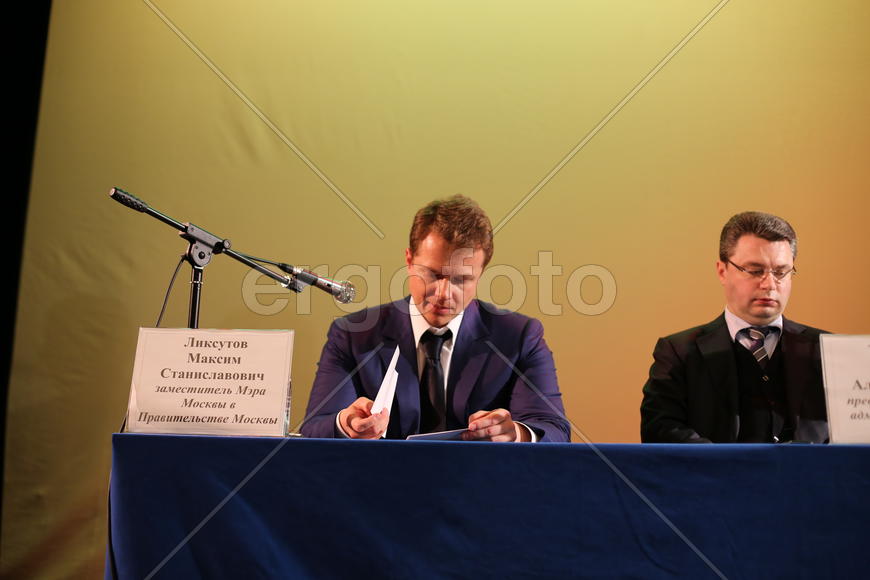 Чиновники размышляют