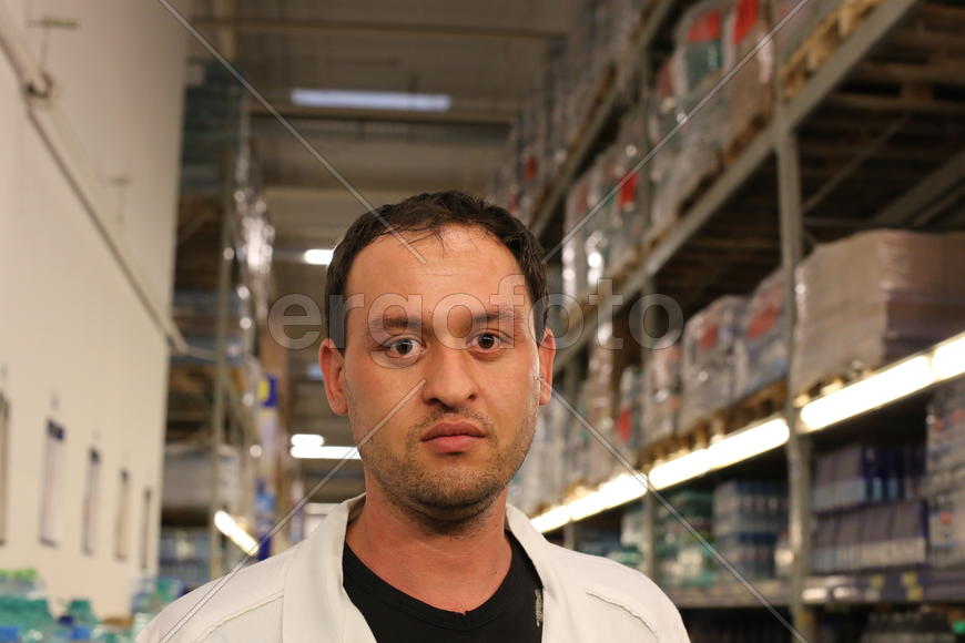 Сотрудник магазина METRO