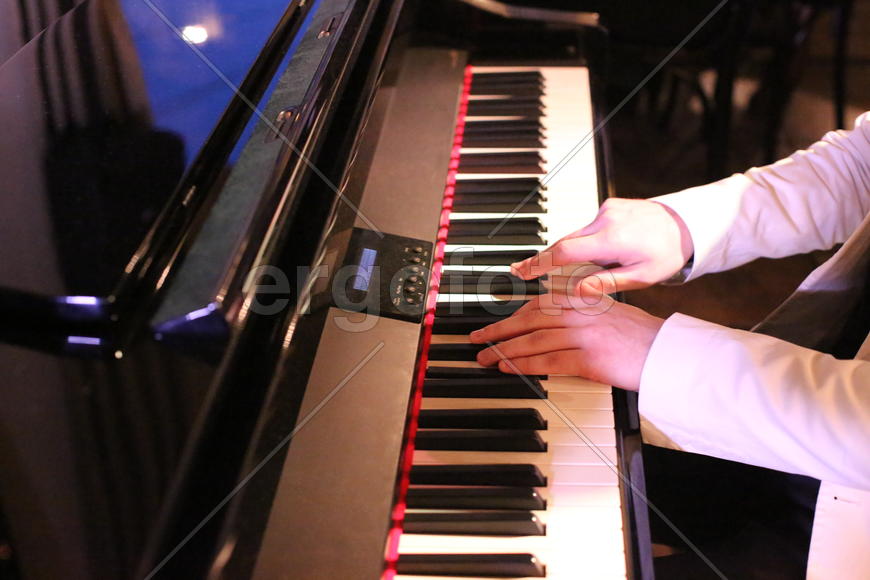 Клавиши и руки