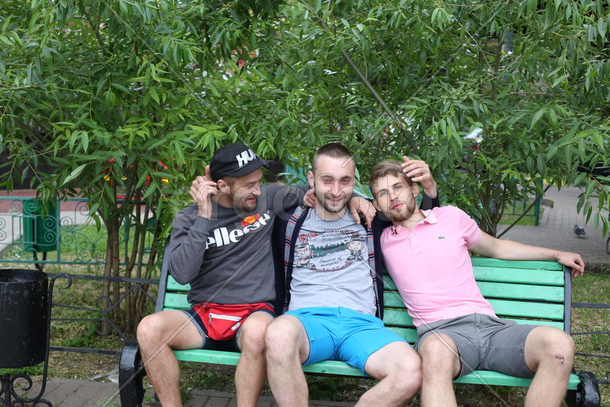 Трое приколистов