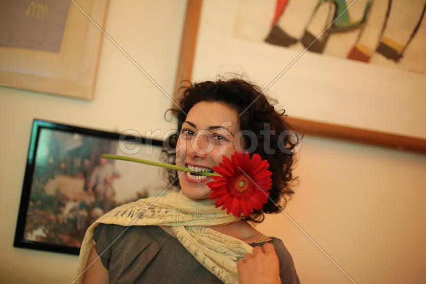 Женщина и цветок