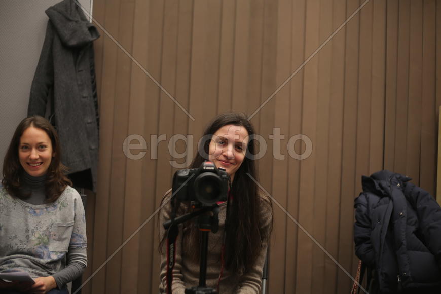 Любшина улыбается