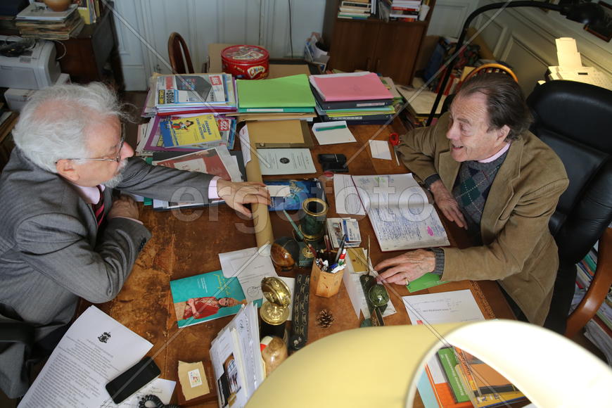 Ему за 80, а он намного моложе меня