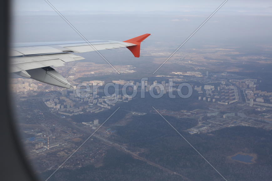 Город под крылом самолета
