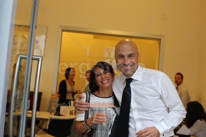 Помолвка в офисе.