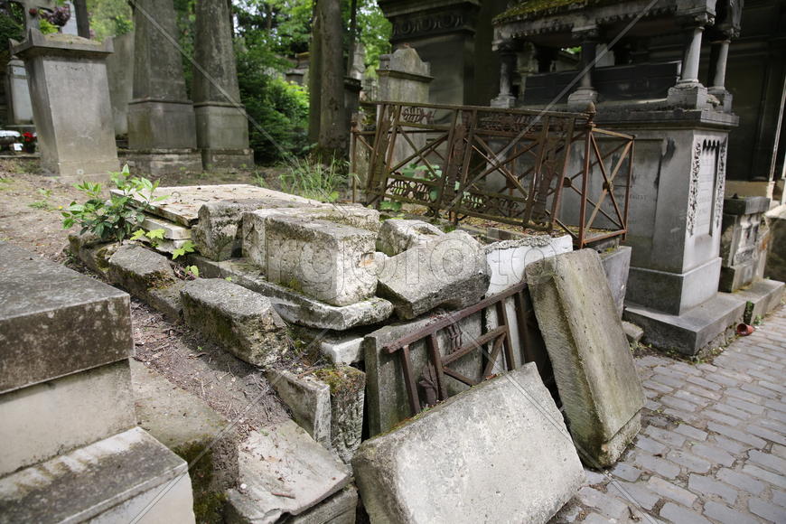 И у могил бывает смерть.