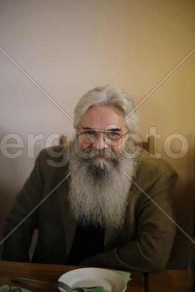 Человек с окладистой бородой