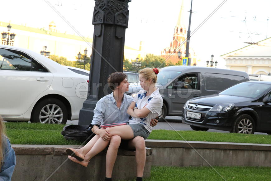 Влюбленные, митинг