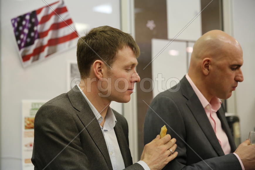 В профиль - Иванов и Гандапас.