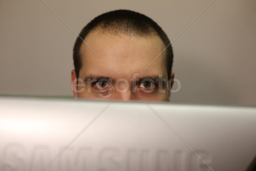 Монитор и глаза.