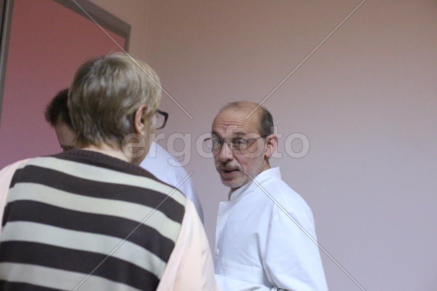 Михаил Алшибая и пациенты