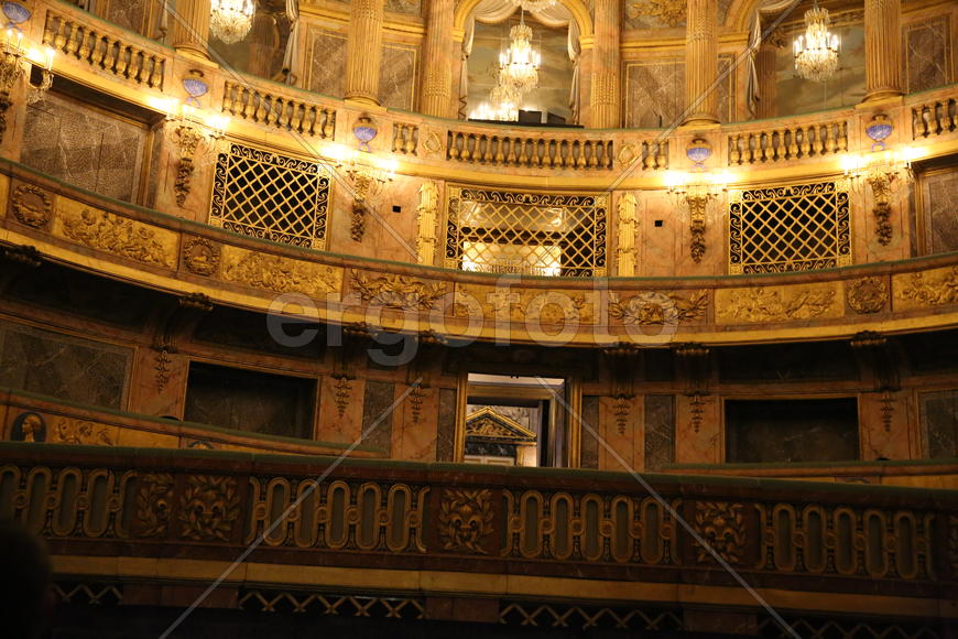 Версаль потрясает.