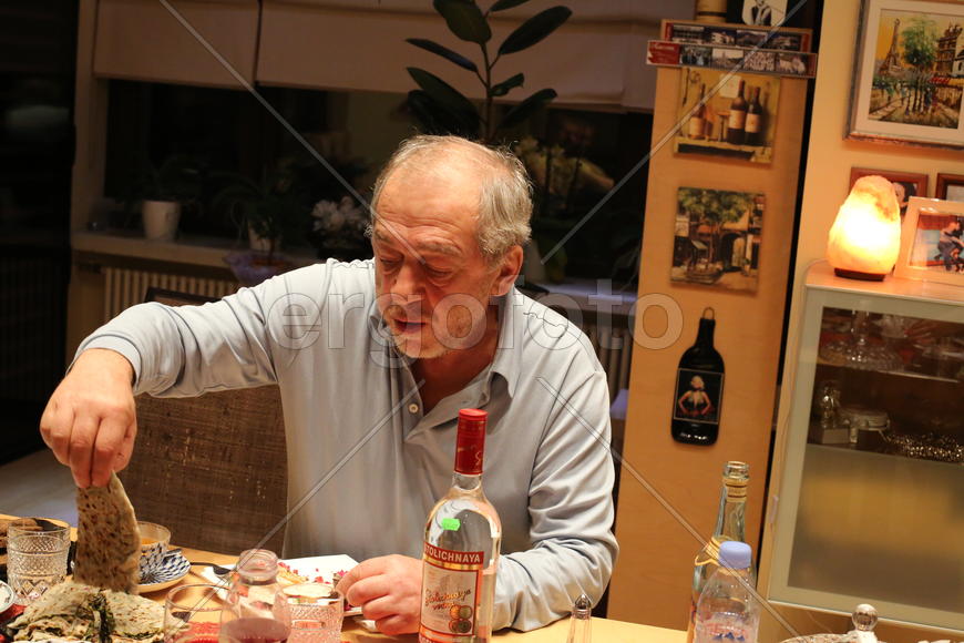 Угощает - Айрапетян!