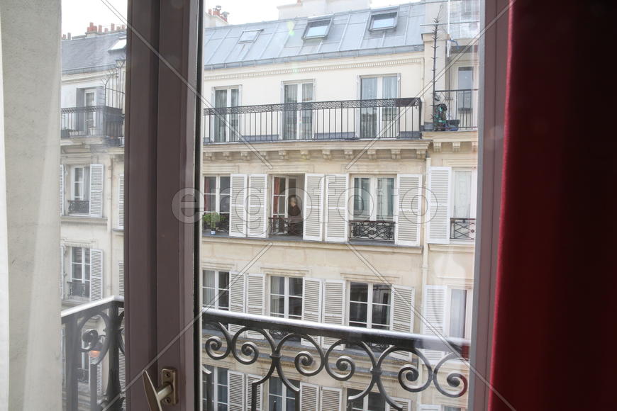 Утро в Париже