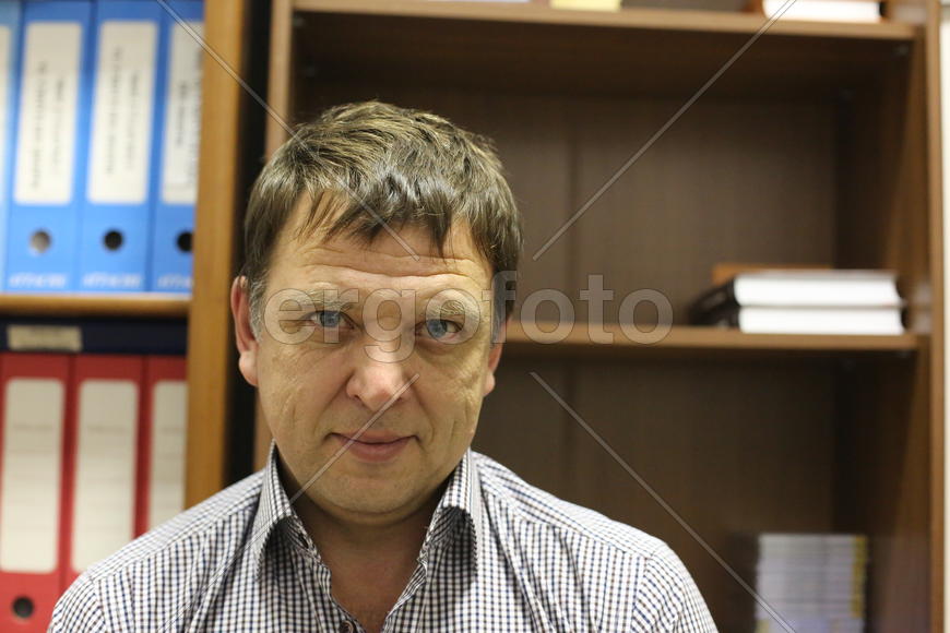 Сотрудник издательства "Эксмо"