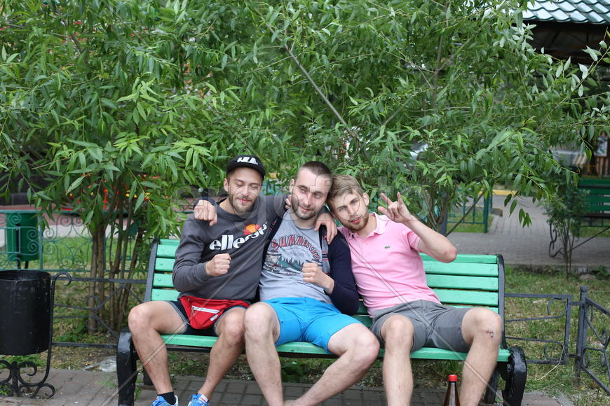 Трое приколистов