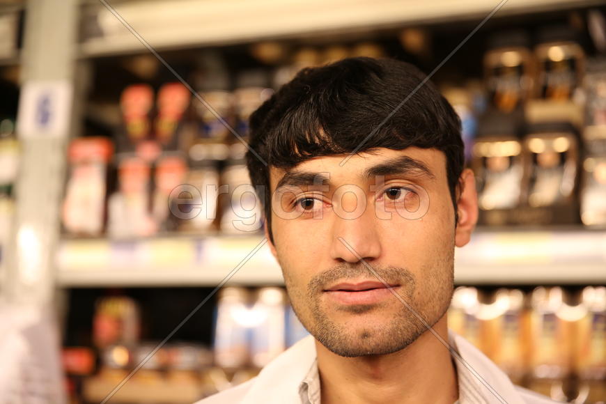 Продавец в магазине "METRO" на Проспекте Мира