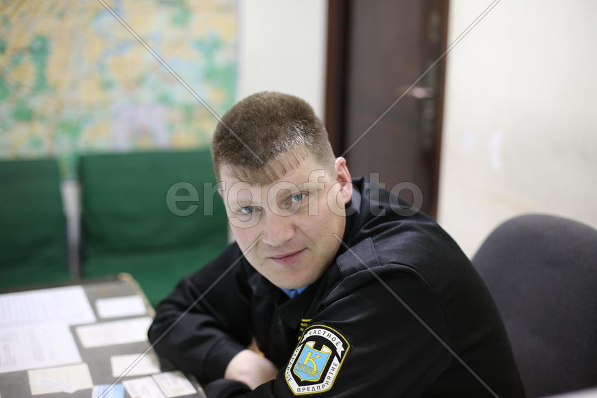 Ох, рано встаёт охрана