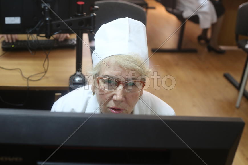 Медики учатся.