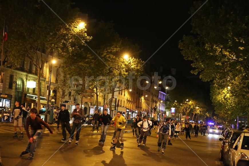 Весь Париж на роликах