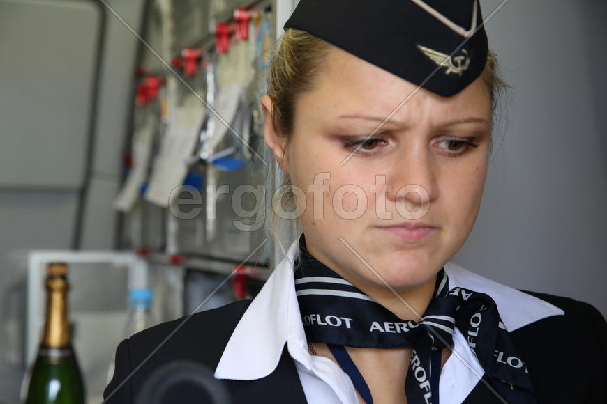 Чем недовольна, стюардесса?