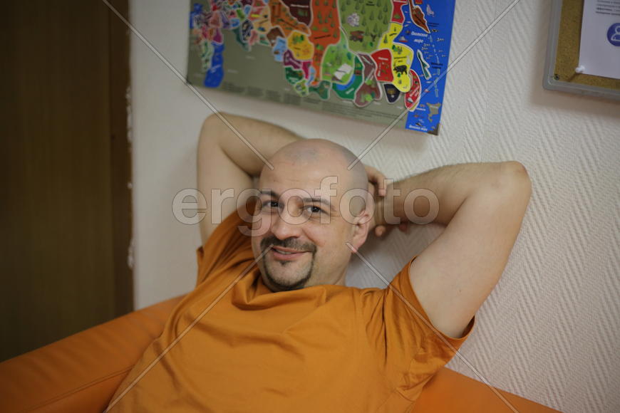 Позирую. Владимир Степанец