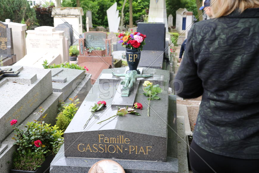 Могила Эдит Пиаф