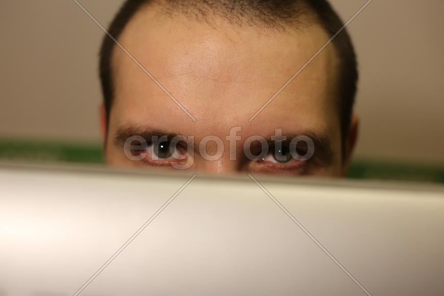 Монитор и глаза.