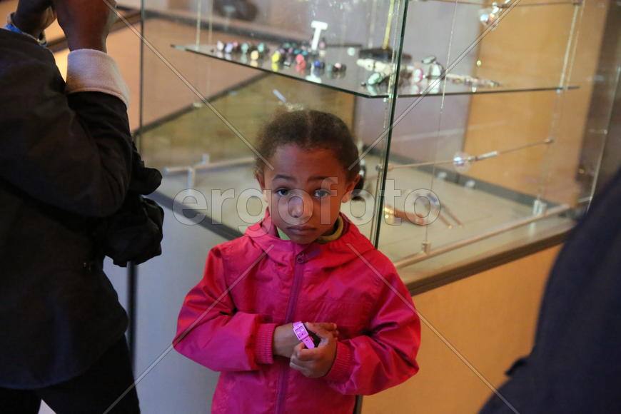 Малышам интересно.