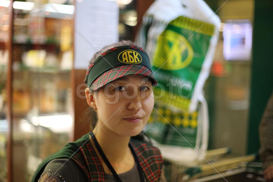 Кассир магазина "АБК" на Олимпийском проспекте