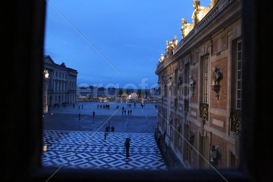 Площадь - Версаль.