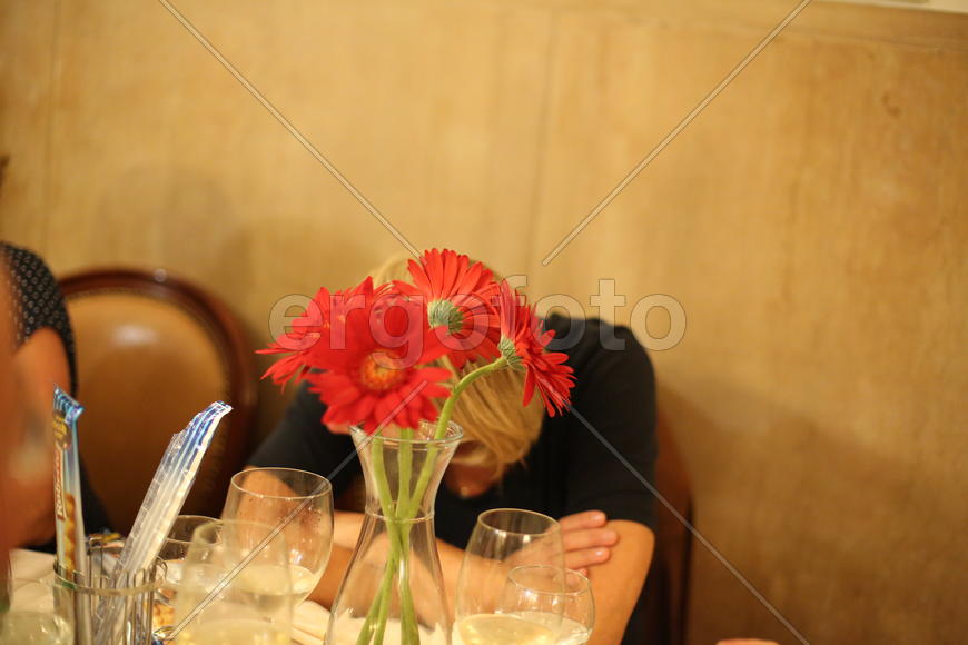 Цветы на столе