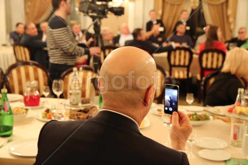 Лысина и мобильный телефон