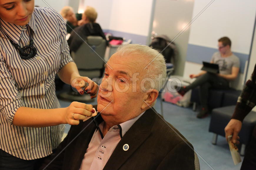 Перед съемкой - грим