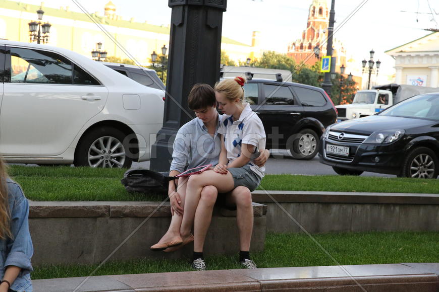 митинг, влюбленные