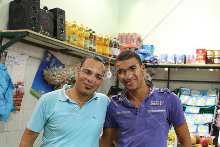 Дружат и работают