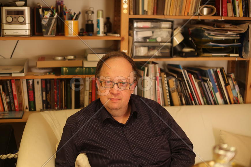 Дитякин размышляет.