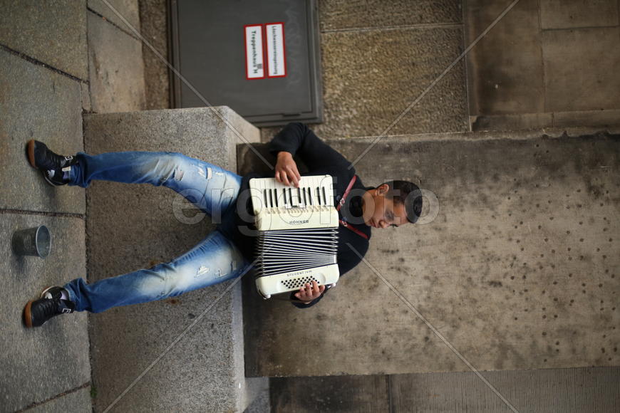 Уличный музыкант