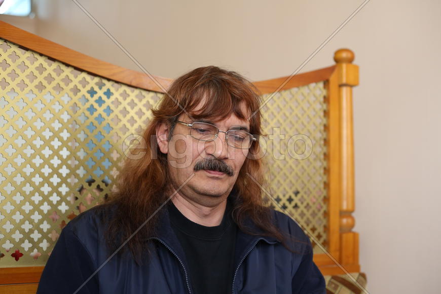 Успенский в очках