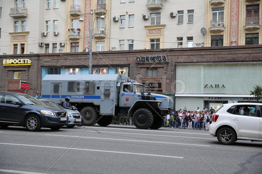 Митинг, полиция, машина, грузовик 