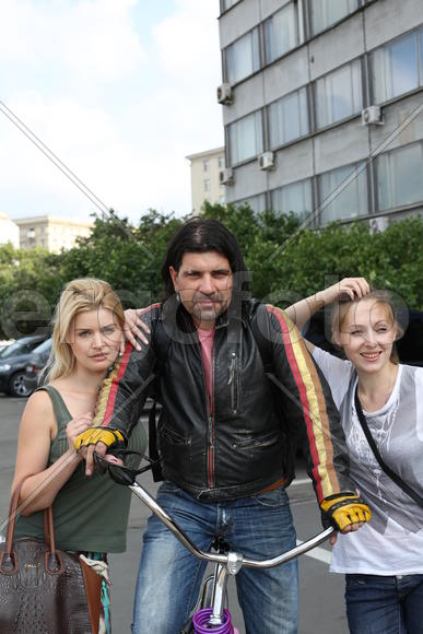 Телевизионный режиссёр, оператор, его поклонницы, Владимир Петрович Колбасин