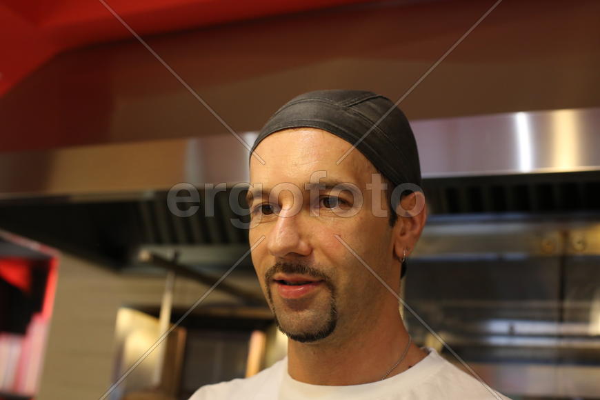 Я готов накормить всех.