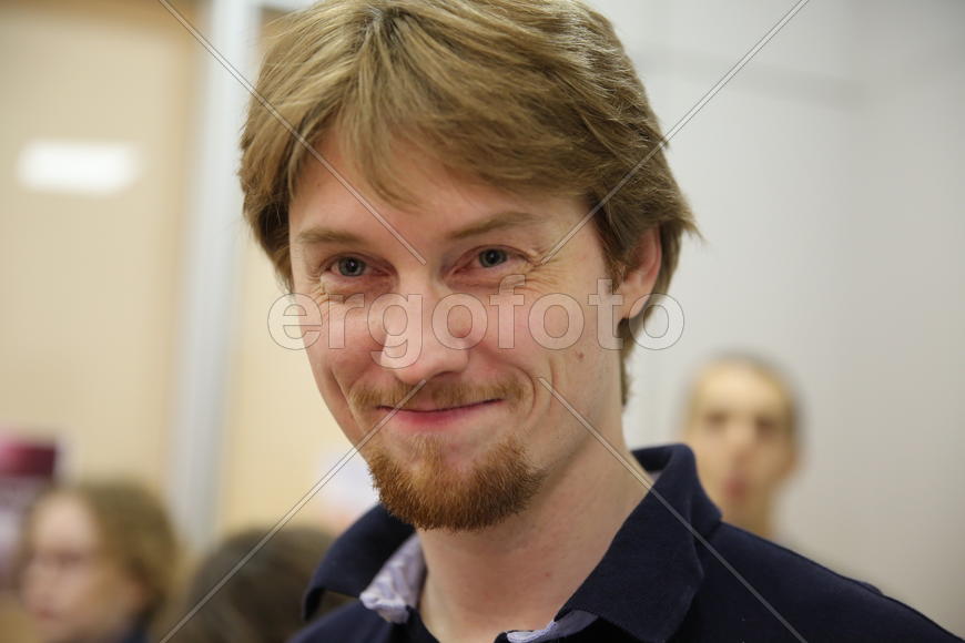 Неизвестный с прекрасной улыбкой