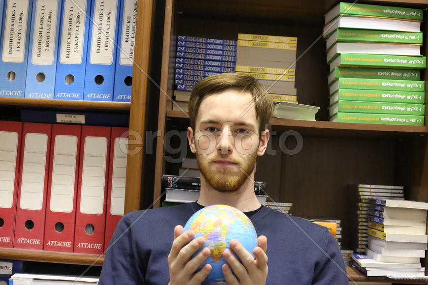 Пронин задумывается